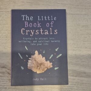 The Little Book of Crystals by - Guide to Love, Wellbeing and Spiritual Harmony
